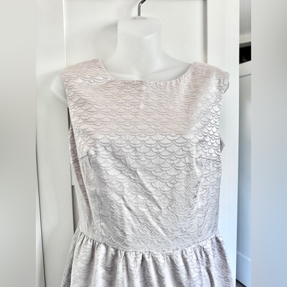 H&M Silver A-Line Dress Mermaid Tail Scallop Stitching Size 8 - Picture 4 of 14